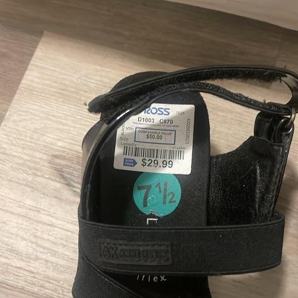 Anne Klein nice cushion black shinny and shiny black and Velcro strap - Picture 2 of 4